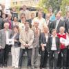 Gruppenbild mit Domvikar Armin Zürn (links): Der Chef der Katholischen Jugendfürsorge kam nach Dürrlauingen, um den langjährigen Mitarbeitern für ihre Arbeit und ihr Engagement zu danken.