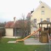 Beim Kindergarten in Glöttweng sind verschiedene Reparatur- und Sanierungsmaßnahmen erforderlich. Auch der Außenspielbereich erhält ein neues Spiel- und Klettergerät mit integrierter Rutsche. 	
