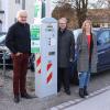 Mit der App „Parkster“ kann in Mindelheim jetzt der Parkschein auch mit dem Handy gelöst werden. Unser Bild zeigt (von links): Ralf Müller (Leiter Ordnungsamt), Bürgermeister Stephan Winter und Stefanie Rudoll von Parkster. 	