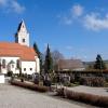 Der Mittelneufnacher Friedhof neben der Kirche soll der Gemeinde übertragen werden. 	