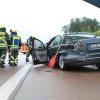 Bei einem Streifzusammenstoß zwischen zwei Fahrzeugen sind am Samstag bei Günzburg drei Menschen verletzt worden. 	 	