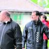 Besorgte Blicke bei Gersthofens Trainer Robert Walch und seinem Assisten Klaus Raßhofer (von rechts). Für den TSV ist es richtig gefährlich geworden. Foto: Reiser