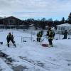 Das Dach der Turnhalle der Carl-Orff-Schule in Dießen hat die Feuerwehr Dießen geräumt.