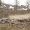 Das Regenrückhaltebecken in Harburg im Grundhof soll im Herbst ausgebaggert werden. Hier hat sich mit der Zeit immer mehr Schlamm abgesetzt, der von Regenwasser eingespült wurde.