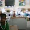 Ein Kind in einem Behilfskrankenhaus in Haiti.