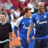 Der FC Schalke 04 feierte die Vizemeisterschaft in Augsburg. Manager Christian Heidel (links) will die Reinigung der Kabine zahlen.