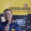 Vor wenigen Tagen hatte Hans Aksel Pedersen die neue Saison des Legoland Deutschland Resorts in Günzburg eröffnet. Jetzt gab das Unternehmen bekannt, dass der Däne im Sommer nach Amerika wechseln wird.