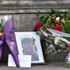 Blumen vor dem Parlament: Jemand hat ein Foto des ermordeten Polizeibeamten Keith Palmer aufgestellt.