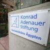 Die Konrad-Adenauer-Stiftung bekommt Geld aus dem Bundeshaushalt. Sie hat durch die Wahlschlappe weniger zu leiden.