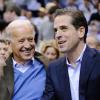 Joe Biden, damals Vizepräsident der USA, und sein Sohn Hunter bei einem Basketballspiel.