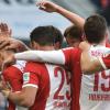 Endli9ch mal wieder jubeln: Der FCA besigete den VfB Stuttgart mit 2:1.