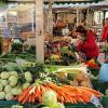 Familie Koch aus Joshofen erlebte eine enttäuschende Getreideernte. Aber selbst angebautes Gemüse verkauft sich gut auf dem Neuburger Wochenmarkt.