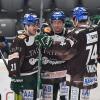 Zwei Eishockey-Profis bleiben den Augsburger Panthern treu: David Stieler (links) und Jaroslav Hafenrichter (Mitte) haben ihre Verträge verlängert.