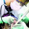 Keiner von den befragten Zahnärzten würde einen Patienten wegschicken - auch keine AOK-Mitglieder. Foto: dpa