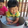 Sogar im fernen Südkorea macht die Lehre des Bad Wörishofer Wasserdoktors sichtlich Spaß: In den Waldkindergärten, die dort voll im Trend liegen, wird die Kneippsche Lehre im Kindergartenalltag praktiziert. 