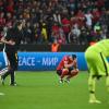 Die Spieler von Bayer Leverkusen sind niedergeschlagen nach dem Spiel gegen AS Rom.  Der Traum vom Europa-League-Finale ist geplatzt.