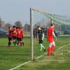 Die Spieler des FC Buchloe drehen jubelnd ab, SG-Keeper Florian Bartelt holt derweil den Ball aus dem Netz: Kurz zuvor hatte Buchloes Stürmer Patrick Bail per Kopf zum 1:0 für seine Elf getroffen. Dieser Treffer sollte reichen, um das Derby zu entscheiden.  	