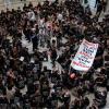 Demonstranten protestieren im Cannon House Office Building auf dem Capitol Hill.