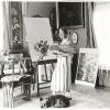 Mit einer Sonderausstellung öffnet die Gasteiger Villa in Utting/Holzhausen an Ostern. Dieses Foto zeigt  Anna Sophie Gasteiger 1935 im Salon des Gasteigerhauses.
