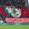 Zuerst Kultur: vor dem Anpfiff der Partie zwischen dem FC Augsburg und dem FSV Mainz 05 zitierten die FCA-Ultras Bertolt Brecht. 