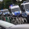 Einsatzfahrzeuge der Polizei fahren während des G7-Gipfels in einer Kolonne. Der Gipfel lief weitgehend friedlich ab.