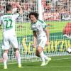 Thomas Delaney (r) traf für Werder dreifach.