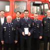 In Oberhausen hat Michael Jungwirth (Mitte) das Feuerwehr-Ehrenzeichen in Silber für 25 Jahre aktiven Feuerwehrdienst erhalten. 	