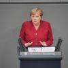 Bundeskanzlerin Angela Merkel (CDU) gibt bei der Sondersitzung des Bundestags eine Regierungserklärung zur Lage in Afghanistan ab.