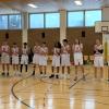 Die U16-Basketball-Junioren des TSV Nördlingen haben sich in einem engen Spiel gegen die Mannschaft aus Freising durchgesetzt. Im Bild danken die Jungs den Zuschauern für die lautstarke Unterstützung.