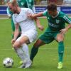 Jonas Halbmeyer (rechts), hier beim Zweikampf im letzten Heimspiel gegen Oberweikertshofen, gehört zu den unverzichtbaren Akteuren im Nördlinger Team. 	