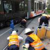 In der Augsburger Remboldstraße ist eine Straßenbahn der Linie 64 entgleist. Es gab zahlreiche Ausfälle und Verspätungen: Es wurde niemand verletzt.