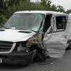 Der Fahrer dieses Kleintransporters verusachte auf der B2 bei Monheim wohl wegen Sekundenschlafs einen schweren Unfall.
