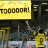 Paco Alcacer von Dortmund bejubelt den Endstand von 3:2 gegen München.