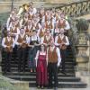 Bereits zum dritten Mal gastiert in der Kauferinger Lechauhalle die „Egerländer Blasmusik Neusiedl am See“. Das Foto zeigt das international besetzte Orchester mit seinem Gesangsduo Florian Ebert und Stephanie Huber.