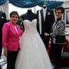 Brigitta Lindermayer von Melanie Brautmoden hat das Hochzeitskleid für die Braut und Barbara Hintermair den passenden Anzug für den Bräutigam. Doch wird es heuer überhaupt Hochzeitsmessen geben?