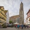 Was gab es da auf dem Altstadtflohmarkt in Nördlingen am Samstag nicht alles zu entdecken: Spielsachen, Kleider, Schuhe, Schmuck, Kunstgegenstände oder Körbe. Gerade am Vormittag war der Flohmarkt sehr gut besucht, die Besucherinnen und Besucher bummelten durch die Straßen. Unser Fotograf Josef Heckl war mit seiner Kamera unterwegs und hat einige Impressionen eingefangen.