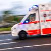 Mit schweren Verletzungen wurde ein Radfahrer nach einem Unfall in Augsburg-Lechhausen ins Krankenhaus gebracht.