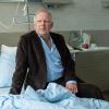 Ans Klinikbett gefesselt: Kommissar Klaus Borowski (Axel Milberg).