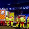 Sanitäter stehen vor dem Stadion beim Spiel des SC Paderborn gegen Rostock. 38 Personen hatten sich bei den Vorfällen verletzt.