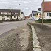 Die Gemeinde Wittislingen will die Ziertheimer Straße an dieser Stelle begradigen. Kritiker befürchten, dass dadurch mehr Lkw-Verkehr in den Ort gebracht werde. 