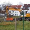 Auf dem Gelände der künftigen Kindertagesstätte in Neusäß-Steppach wird derzeit das Baufeld vorbereitet. 	