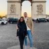 Panther-Verteidiger Vinny Saponari mit seiner Lebensgefährtin Corinne Smelker vor dem Pariser Arc de Triomphe.