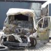 Auf einem Werkstattgelände in Offingen brannte dieser Kleinbus.