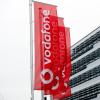 Der Vodafone-Konzernumsatz legte unter anderem dank Zukäufen wie Kabel Deutschland um 13,5 Prozent auf 10,9 Milliarden Pfund (14,5 Mrd Euro) zu.