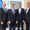 Sie regeln zukünftig die Bankengeschichte der Raiffeisenbank „Schwaben Mitte eG“, nämlich die Vorstände (von links) Uwe Köhler, Otto Wengenmayer, Vorstandsvorsitzender Helmut Graf und Franz-Josef Mayer. 