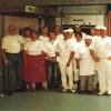 Ein Traditionsbetrieb: Vor mehr als 60 Jahren gründete Josef Hörmann  (vierter von rechts) gemeinsam mit seiner Frau Hannilotte (dritte von rechts) die Bäckerei in Neuburg. Zahlreiche Angestellte und Lehrlinge gehörten über all die Jahre zu dem Betrieb, ein Teil davon ist auf diesem Bild aus dem Jahr 2011 zu sehen.