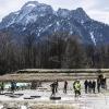 Der Forggensee ist im Winter mit viel Schlamm und Matsch gefüllt. Deshalb findet dort seit fünf Jahren der Hindernislauf "Rothaus Mudiator Run feat. Allgäuman" statt.