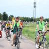 Die Grünen-Politiker Marion Brülls und Stefan Lindauer führten die Fahrraddemo über die Kreissstraße AIC25 an.