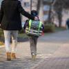 Experten empfehlen Eltern, die tägliche Strecke zur Schule mit ihren Sprösslingen sorgfältig abzulaufen. 