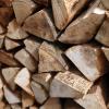 Rund 1,1 Millionen Haushalte in Deutschland nutzen Scheitholz, Holzpellets oder Holzhackschnitzel in Heizkesseln als primäre Energiequelle zum Heizen des kompletten Wohnraums.